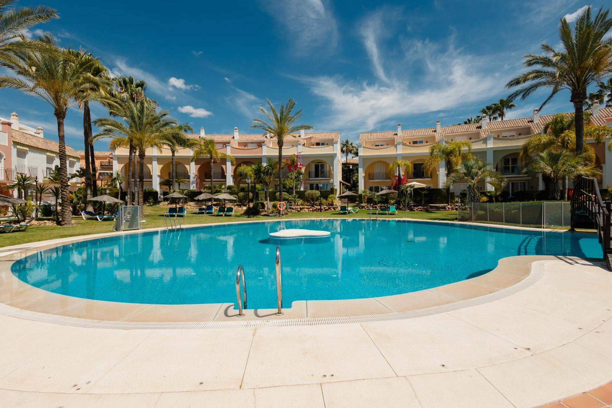 Townhouse In First Line Beach, Bahia De Marbella,