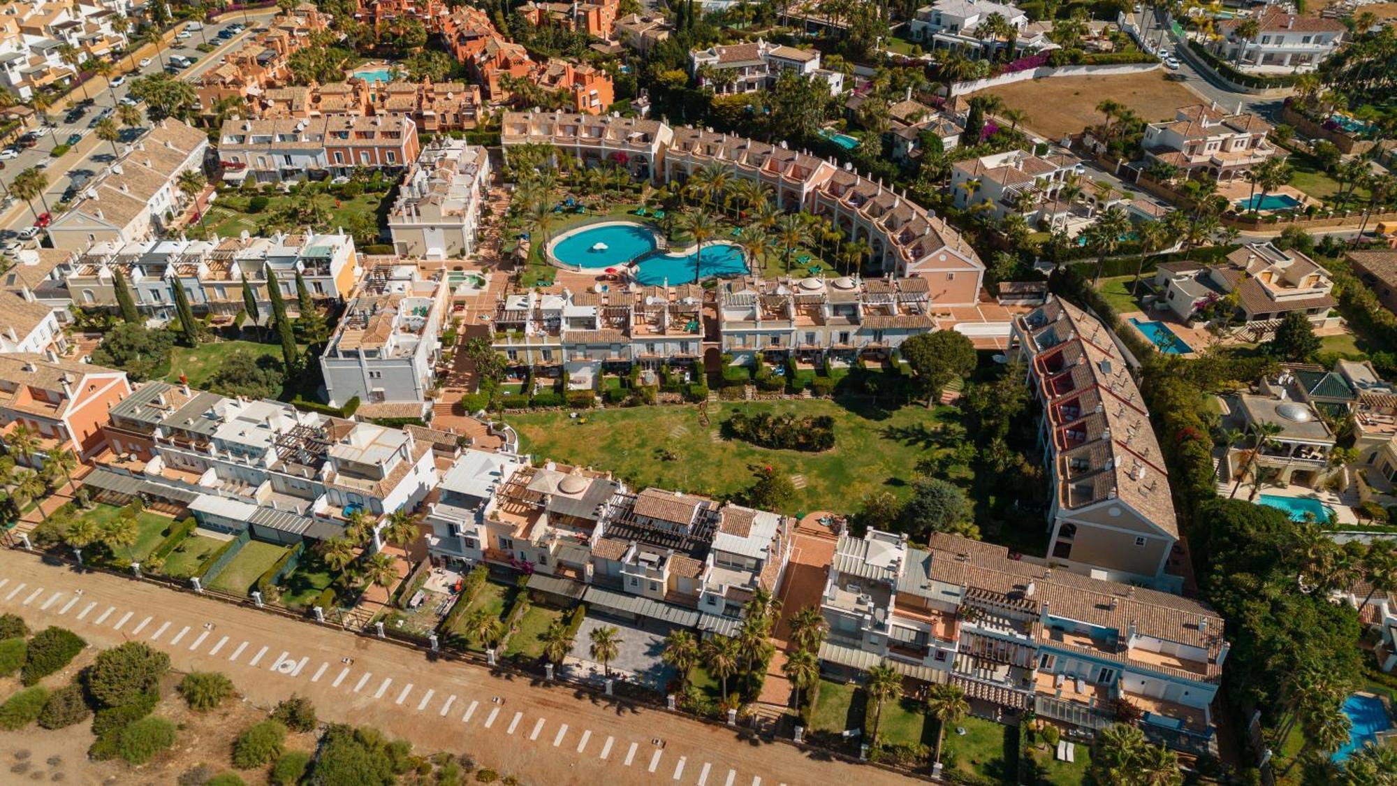 Casa de férias Townhouse In First Line Beach, Bahia De Marbella, Marbella
