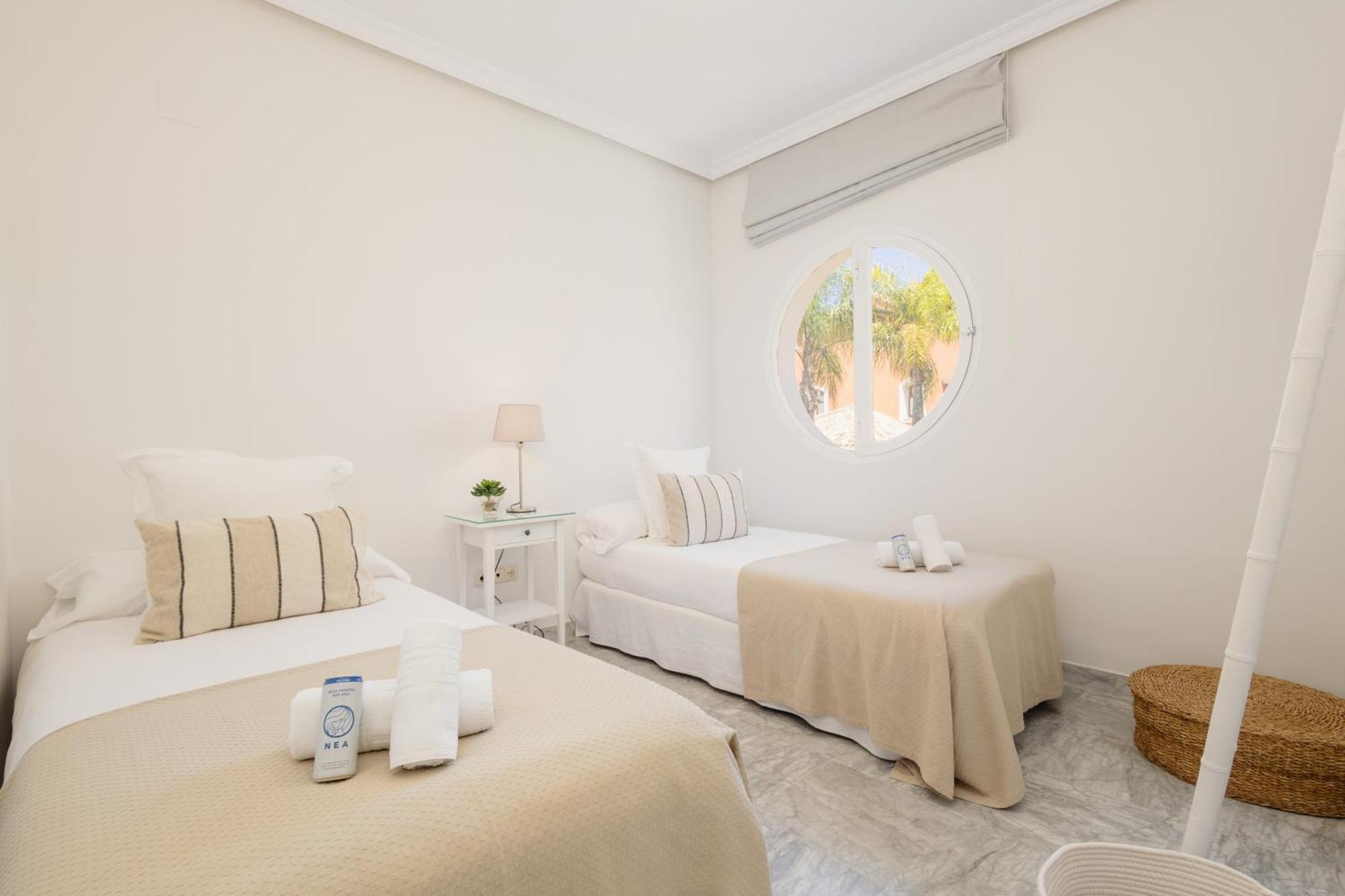 Townhouse In First Line Beach, Bahia De Marbella, Casa de férias Marbella
